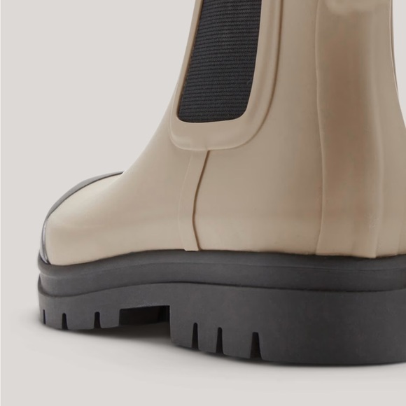 Everlane The Rain Boot in Stone | Size 7 - Picture 7 of 14